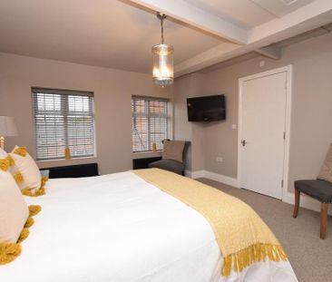 2 bedroom mews to rent - Photo 5