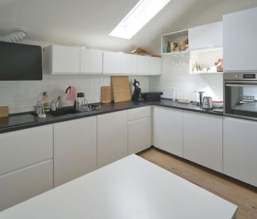 Dachgeschoßwohnung mit großem Platzangebot - Energieeffizient moder... - Photo 1