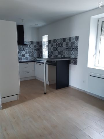 APPARTEMENT F3 / 51C rue de Paris 71530 CHAMPFORGUEIL - Photo 4