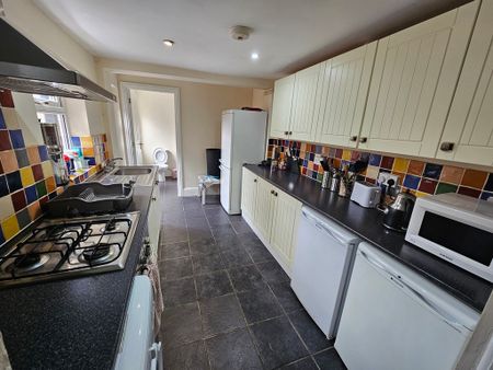 4 Bed Student Accommodation - Photo 3