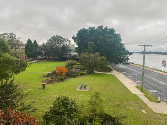 Be regal by the River! - Photo 1