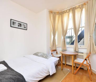 Flat 10 Fairholme Road, West Kensington W14 9JZ - Photo 2