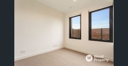 Ground Floor Apartment with Huge Courtyard - Photo 5