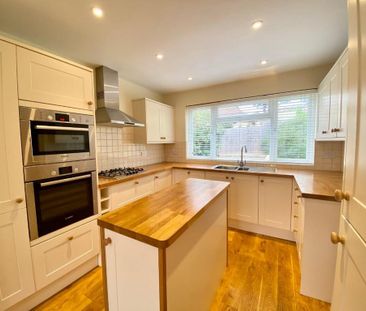 4 bedroom detached house to rent - Photo 5