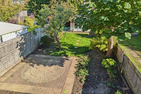 Ash Tree Road, SO18 - Photo 2