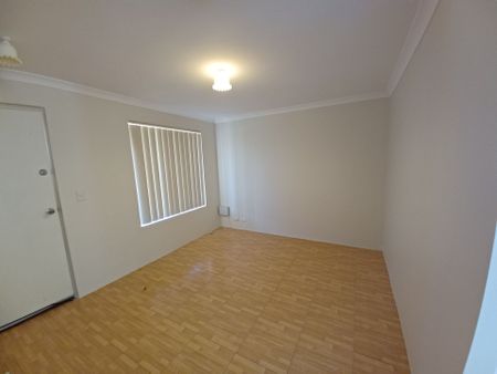 Solar Panels & Air Con - Photo 2