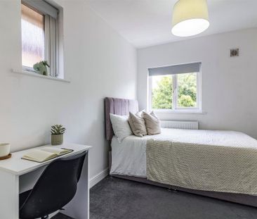 4 bedroom semi-detached house to rent - Photo 4