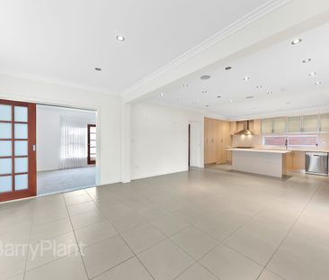 Large Living, Full of Features! - Photo 3