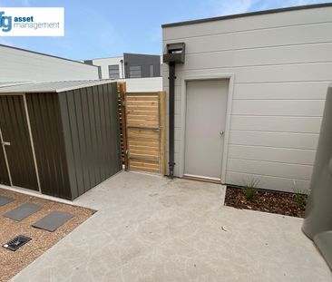 Modern 3-Bedroom Townhouse in Clyde - Photo 6