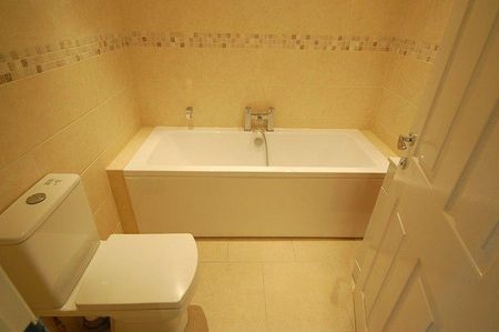 3 bedroom semi-detached house to rent - Photo 5