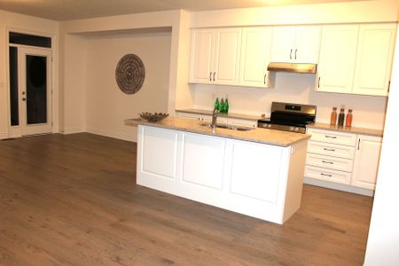 For Lease - 94 BERMONDSEY Way, Brampton, Ontario - Photo 5