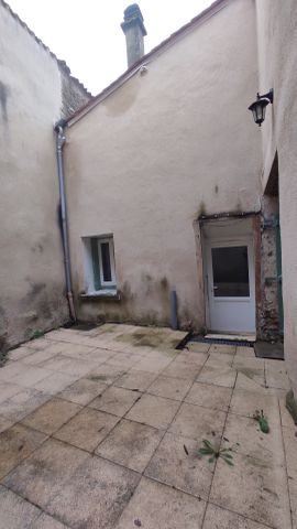 Location Appartement 2 pièces 56m² LUSIGNAN 86600 - Photo 5