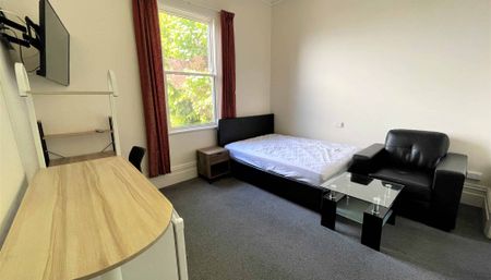 Fully Furnished Ensuite room on London Street - Photo 4