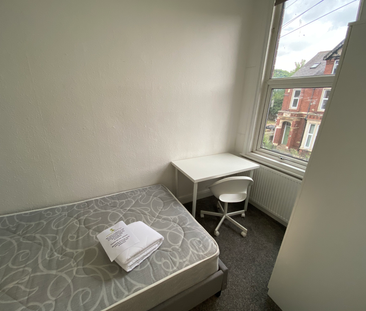 Flat 3, 6 Chestnut Avenue, LS6 1BA, Leeds - Photo 1