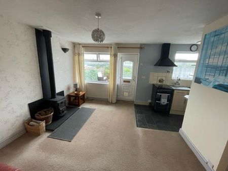 2 bedroom semi-detached bungalow to rent - Photo 2
