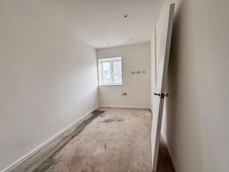 3 bed Flat for Rent - Photo 2