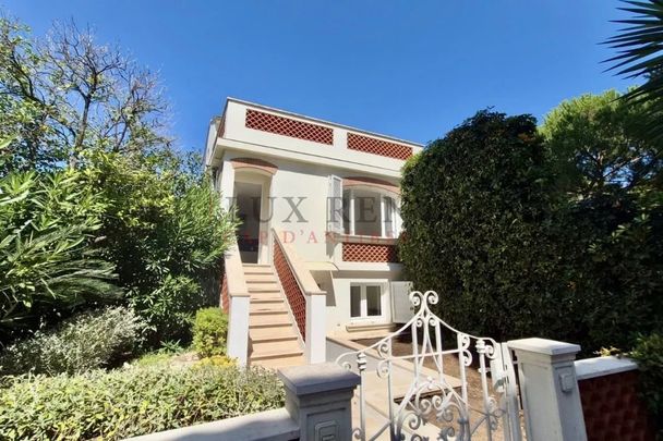 Cap d'Antibes – Maison avec terrasses et vue mer, face aux plages - Photo 1