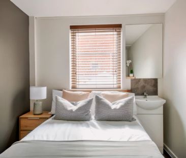 5 Bedrooms 2 Bathrooms - Photo 5