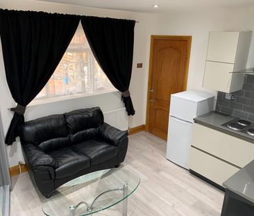 Studio Flat, Norbury Avenue, CR7 - Photo 1