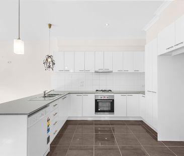 Spacious 4-Bedroom Home in South Morang - Photo 6