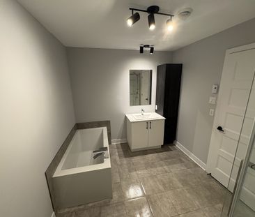 4½ à Bromont - J’offre 2500$ En Plus! - Photo 2