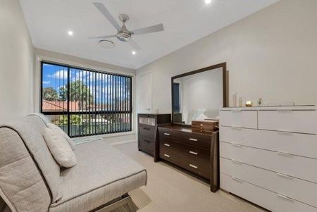 Stylish 3 Bedroom Townhouse in Glenmore Park - Photo 3