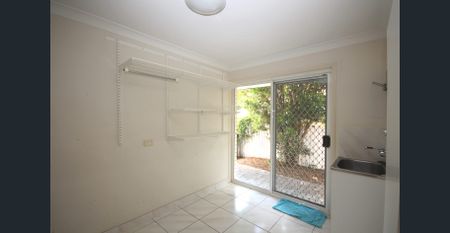 Family Home with 4 Bedrooms and Large Garage. 12-month lease with mid-term rent increase on 27/08/2026 to $800 per weekly - Photo 3