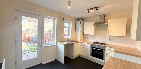 2 bedroom terraced house to rent - Photo 2