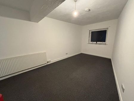 5 bedroom flat to rent - Photo 3