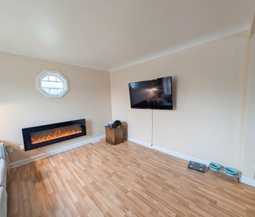 Fully Detached 2 Bedroom House in Welland! - Photo 1