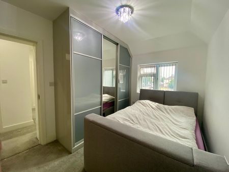 5 Bed Semi-Detached House, Fairmead Road, CR0 - Photo 4