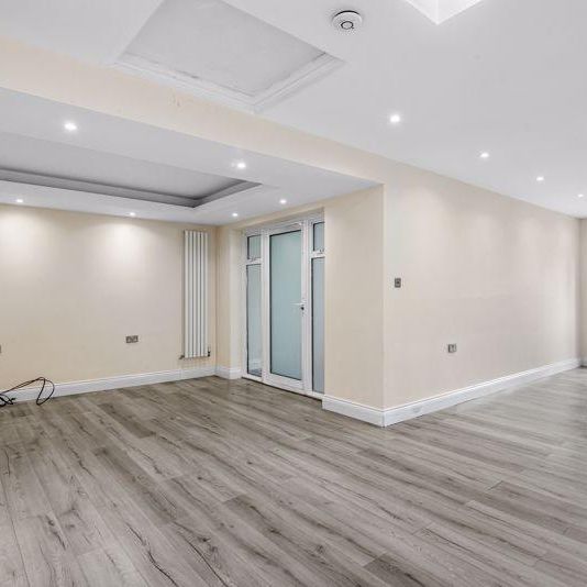 4 bedroom detached bungalow to rent - Photo 1