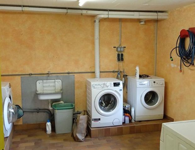 3-Zi.-Dachgeschoßwohnung ohne Balkon im 4.OG ohne Aufzug in Kalk - Photo 1