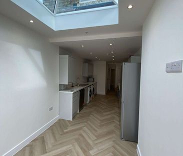 Burlington Road Room 5 - Photo 1