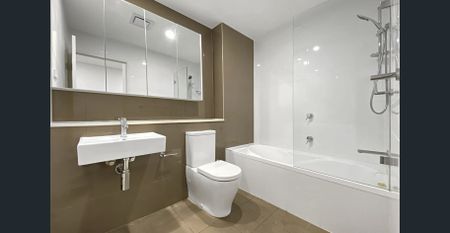 Centrally located apartment in a boutique building - Photo 4