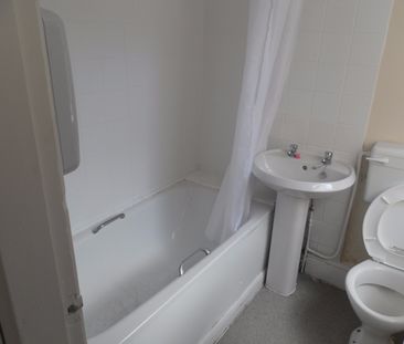 2 Bedroom Terraced House for Rent - Photo 4