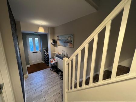 1 bedroom in a house share to rent - Photo 2