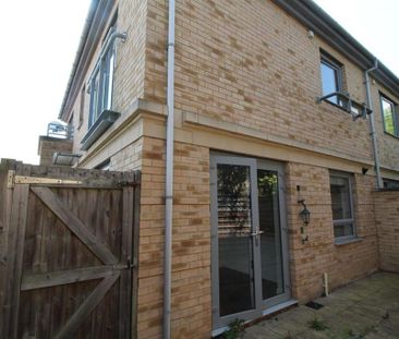 3 bedroom end of terrace house to rent - Photo 2