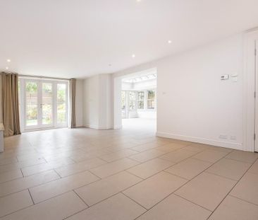 6 bedroom semi-detached house to rent - Photo 3