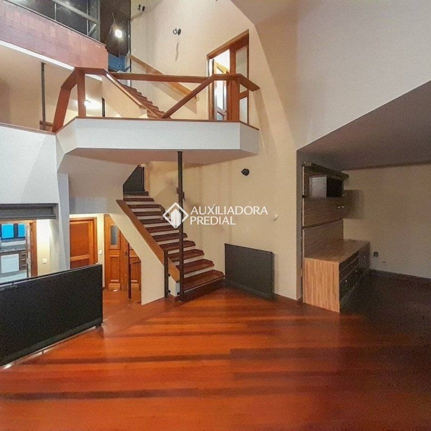 Casa em Condomínio com 3 quartos e 359m² para alugar em Cristal, Porto Alegre. - Foto 1