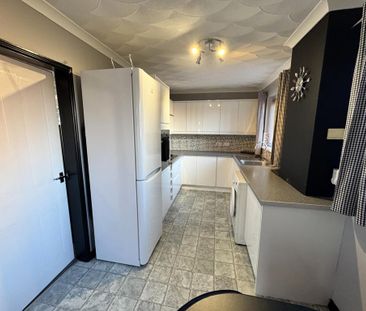 3 bedroom end of terrace house to rent - Photo 3