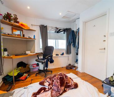 5 bedroom end of terrace house to rent - Photo 4