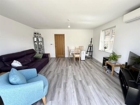 2 bedroom detached bungalow to rent - Photo 2
