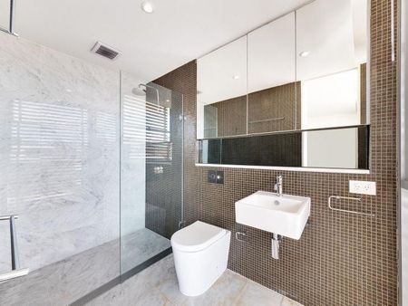 ULTRA MODERN TWO BEDROOM APARTMENT! - Photo 2