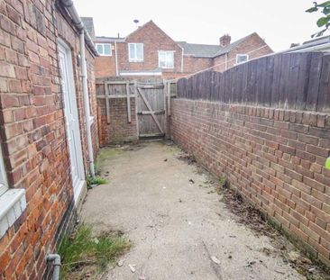 2 bed terraced house to rent in DH4 - Photo 3