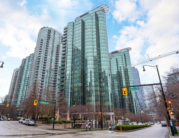 D17 - Amazing waterfront 2 bedroom unit | 555 Jervis Street, Vancouver - Photo 1