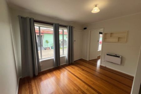 “Convenient 1 Bedroom Unit” - Photo 2