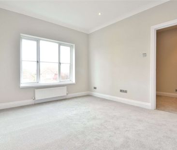 A well-proportioned apartment decorated to a high standard throughout. - Photo 3