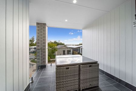 R2/72 Palm Forest Circuit, Forest Glen QLD 4556 - House For Rent | Domain - Photo 5