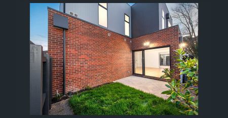 Light Filled and Super Spacious Townhome - Photo 5